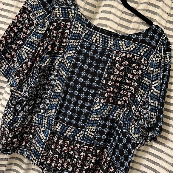 Loft Black Short Pattern Top - low back with bow - Picture 2 of 5